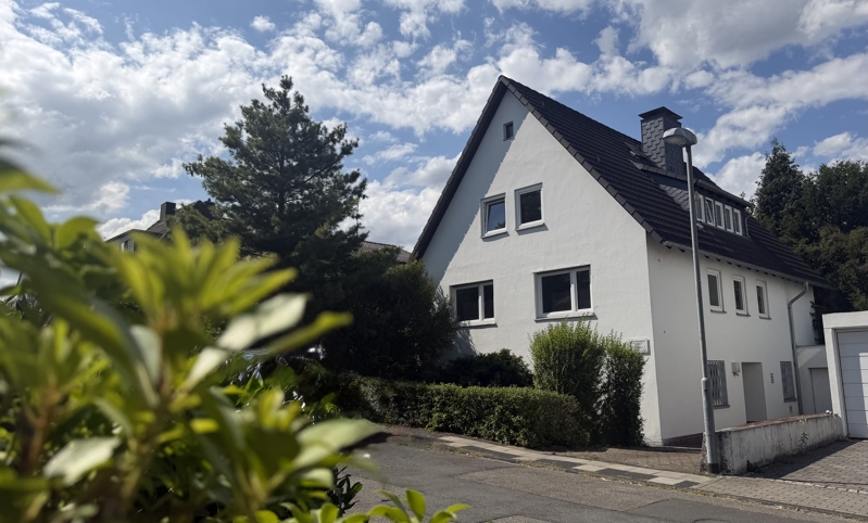 Ihr neues Zuhause in Heisingen Einfamilienhaus mit Einliegerwohnung und Garage 45259 Essen, Einfamilienhaus